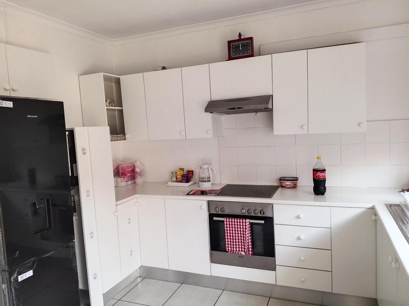 To Let 7 Bedroom Property for Rent in Bonnie Brae Western Cape